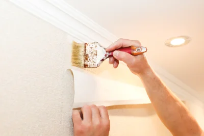 Pose de papier peint à Ballans — revêtements muraux et toiles de verre